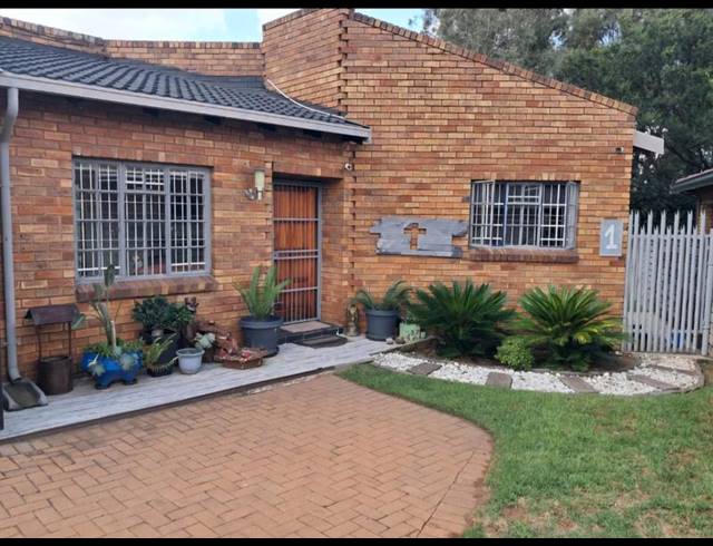 2 BEDROOM HOUSE FOR SALE IN DALPARK EXT 1